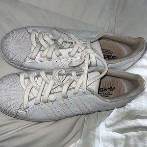 Men’s classic vintage adidas sneakers